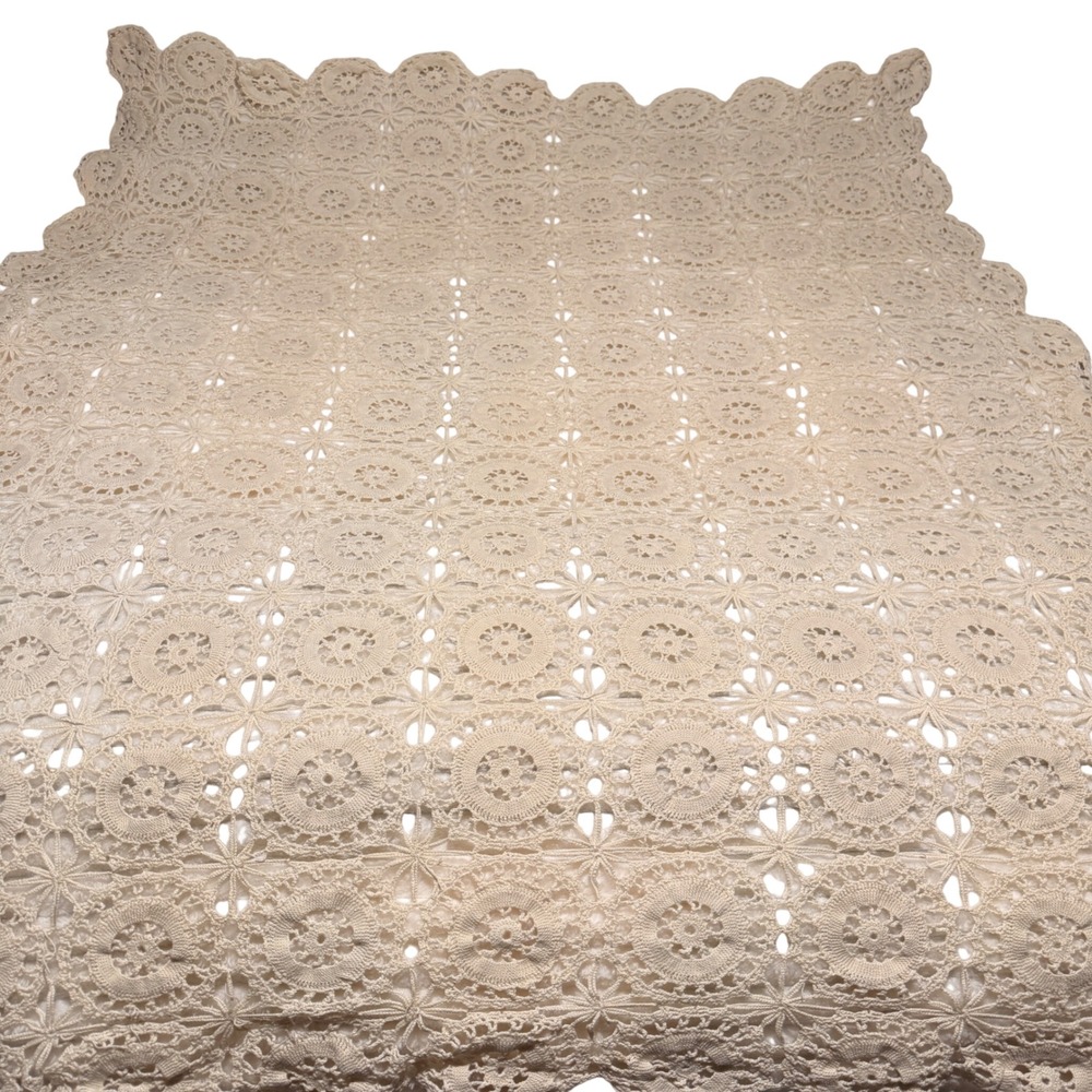 VTG Handmade Crochet Lace Tablecloth Overlay Doily Cream Floral Sunburst Pattern